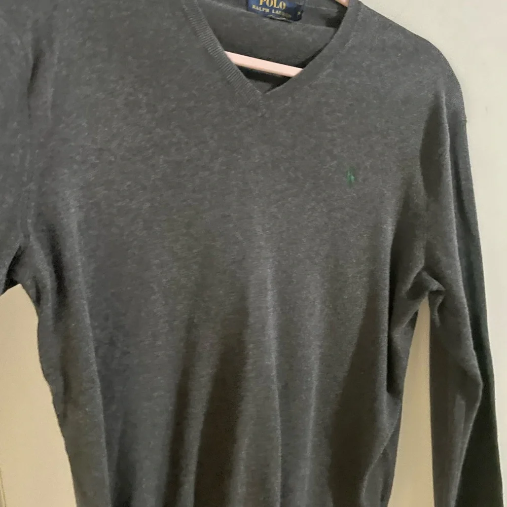 Men’s Polo Ralph Lauren Dark Gray V-Neck Sweater size medium - Picture 3 of 5